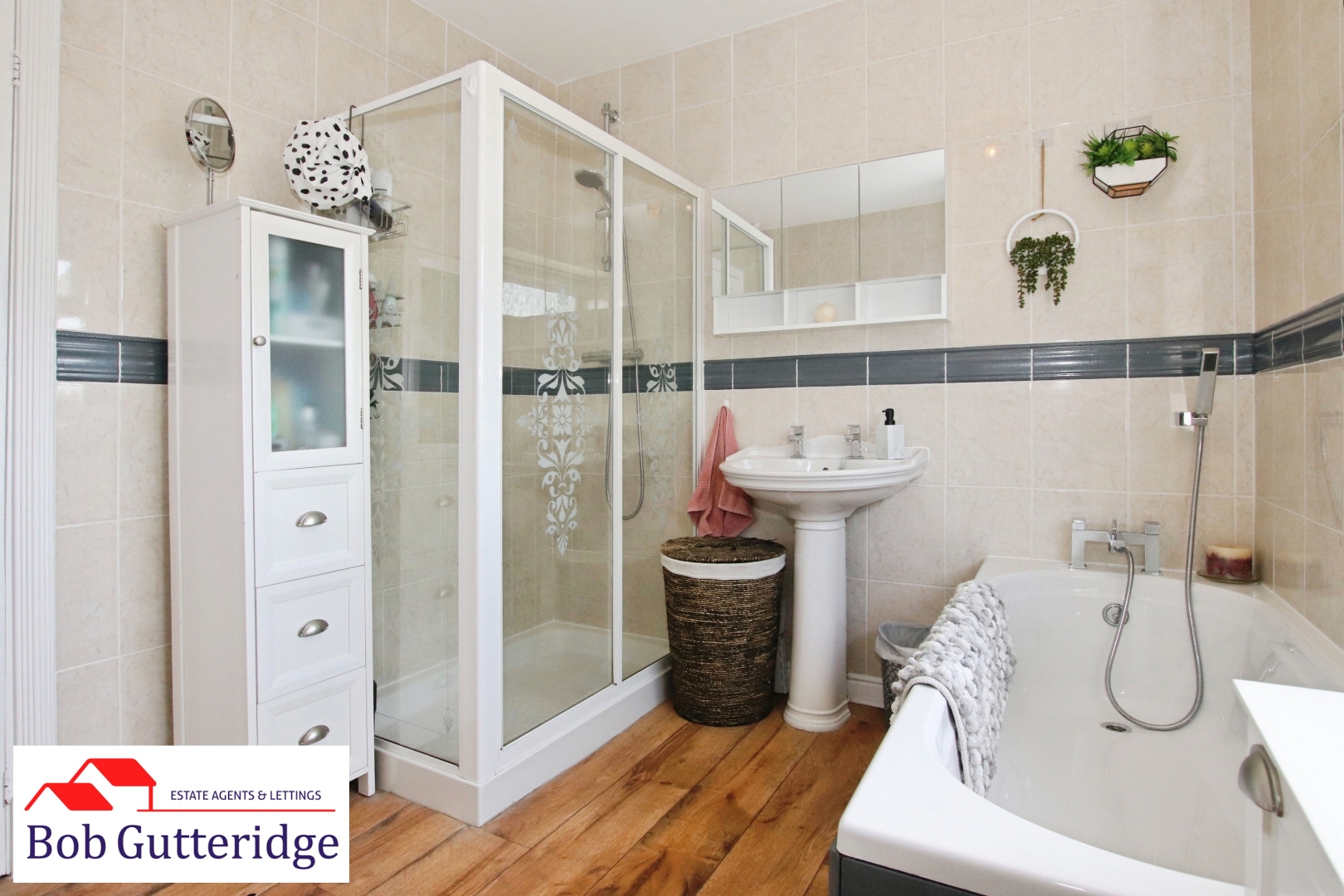 FIRST FLOOR FULLY TILED BATHROOM